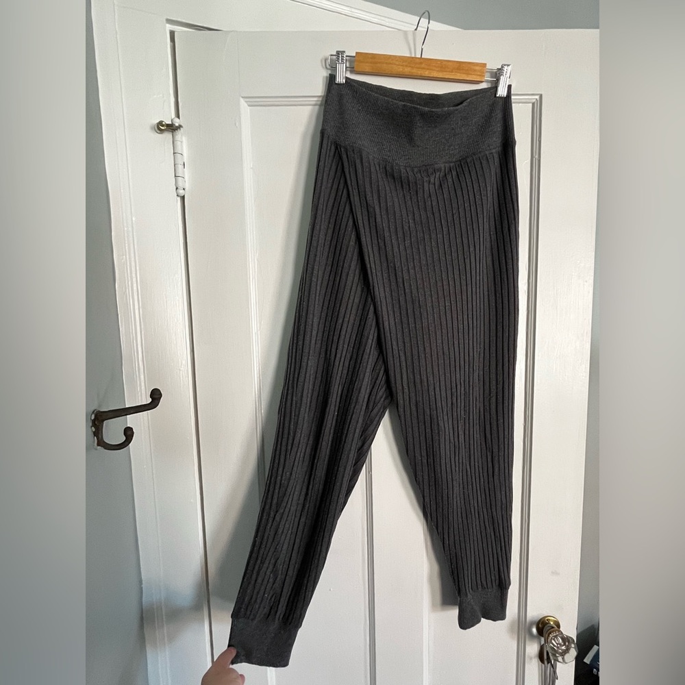 Nike Yoga Luxe Women's Ribbed Pants, size M, grey, crossover style